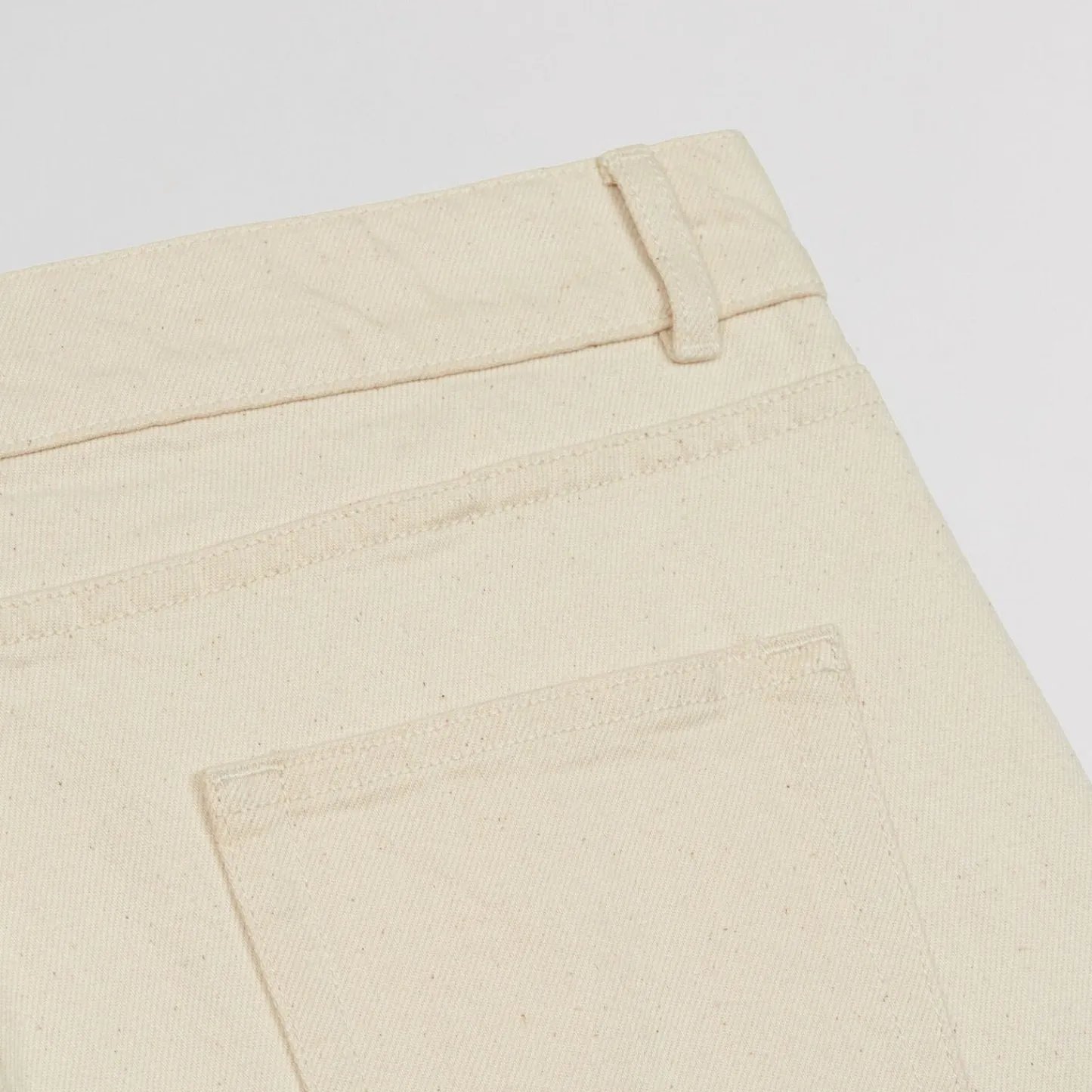 HAST Jean en coton biologique écru> Les Essentiels | Pantalons